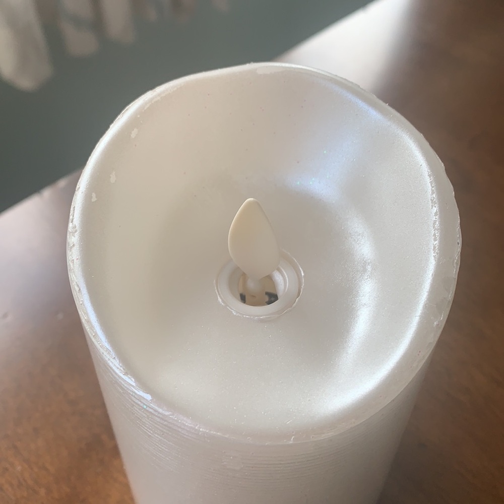 Perfectly Imperfect Luminara Flameless Candle 🔥 - Picture 5 of 7
